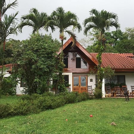 Chalet Nicholas Bed & Breakfast Nuevo Arenal Exterior foto