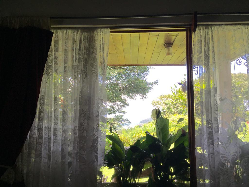 Chalet Nicholas Bed & Breakfast Nuevo Arenal Exterior foto