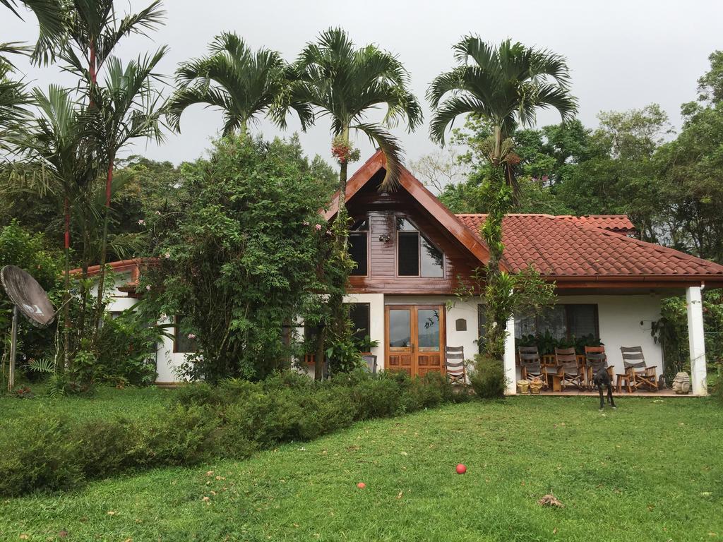 Chalet Nicholas Bed & Breakfast Nuevo Arenal Exterior foto